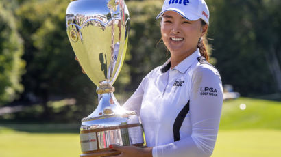 'LPGA 시즌 4승' 고진영의 재치 "한국 가서 우승 자축 술도 마실래요"