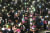 23일 오후 서울 성북구 고려대 중앙광장에서 학생들이 조국 법무부 장관 후보자 딸의 고려대 입학 과정에 대한 진상규명을 촉구하는 촛불집회를 열고 있다. 우상조 기자. 