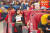  중경북역(重庆北站) 북광장(北广场)의 대합실에서 시민들이 안마의자에 앉아 휴식을 취하고 있다. [출처 CFP]