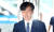조국 법무부 장관 후보자가 25일 오전 인사청문회 준비를 위해 서울 종로구 현대적선빌딩에 마련된 사무실로 출근하며 입장을 밝히고 있다. [뉴스1]