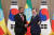 문재인 대통령이 26일 청와대에서 열린 한·에티오피아 정상회담에 아비 아흐메드 알리 총리와 악수를 하고 있다. 청와대사진기자단