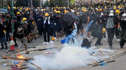 한국 반도체 '경유지' 홍콩, 시위 장기화로 수출길 좁아지나