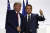 폐막 회견에 나선 트럼프 미 대통령(왼쪽)과 에마뉘엘 마크롱 프랑스 대통령 [AP=연합뉴스]