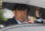 조국 법무부 장관 후보자가 29일 오전 인사청문회 사무실이 마련된 서울 종로구 적선현대빌딩에 도착, 차에서 내려 우산을 쓰고 있다. [연합뉴스]