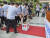지난 7월 17일 오후 광주 광덕고등학교 학생들이 &#39;일본 제품 안쓰기 운동&#39;과 관련한 기자회견을 열고 일본 제품을 상자에 버리고 있다. [뉴스1]