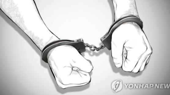 문 열고 차에서 애정행각 50대 공무원…‘공연음란’ 현행범 체포