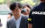 조국 법무부 장관 후보자가 28일 서울 광화문 청문회 준비 사무실로 출근하고 있다. 김상선 기자
