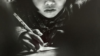 “사진 한 장이 중국을 바꿨다” 소녀의 눈망울에 담긴 메시지