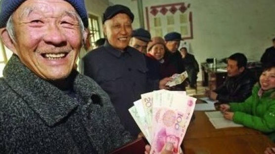 중국이 부양할 노인 9억 명, 다 누가 먹여 살려?