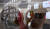 지난 16일 서울 강남구 삼성전자 서초사옥 딜라이트룸에 전시된 반도체 웨이퍼와 반도체 관련 전시를 살펴보고 있는 관람객. [사진 뉴스1]