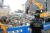 7월 25일 서울 서초구 잠원동 철거건물 붕괴 사고 현장에서 합동 감식 관계자들이 철거 현장을 살펴보고 있다. [연합뉴스]
