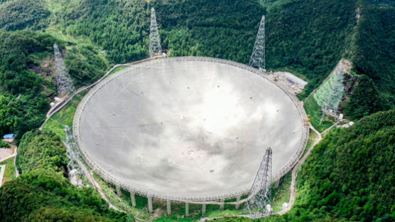 직경 500m 세계 최대 전파망원경, 완공 3년 만에 보수작업