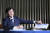 조국 법무부 장관 후보자는 2일 오후 서울 여의도 국회에서 열린 기자간담회에서 질의에 답하고 있다. [뉴스1]
