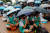 교복을 입은 홍콩 여학생들이 신학기가 시작된 2일 학교가 아닌 범죄인 인도법 반대 집회가 열리는 에딘버그 광장에 모여있다. [로이터=연합뉴스] 