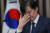 조국 법무부 장관 후보자가 2일 오후 서울 여의도 국회에서 열린 기자간담회에서 자녀 관련 이야기를 하다 눈가를 매만지고 있다. [뉴스1]