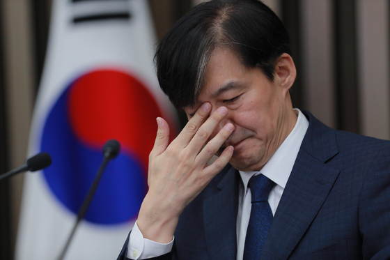 조국, 7년전엔 국정원 여직원 신상 공개···野 "악어의 눈물"