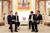 태국을 공식 방문한 문재인 대통령과 쁘라윳 짠오차 태국 총리가 2일 오전(현지시간) 방콕 총리실에서 단독회담을 하고 있다. 청와대사진기자단