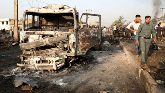 평화협정 직전, 아프간서 테러 추정 폭발…100여 명 사상