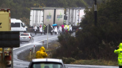 뉴질랜드서 中관광객 탄 버스 빗길에 전복…"5명 사망"