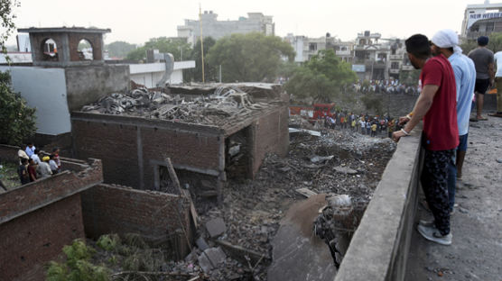 "인도 폭죽공장 폭발사고 사망자 23명으로 증가"