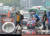 폭염특보가 내려진 5일 오후 서울 여의대로에 지열로 인한 아지랑이가 피어오르며 온도계가 지면온도 47도를 가리키고 있다. [뉴스1]