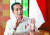 지난 7월 26일 조코 위도도 인도네시아 대통령이 연임에 성공한 뒤 AP통신과의 인터뷰에서 두 번째 임기 주요정책을 설명하고 있다. [AP=연합뉴스]