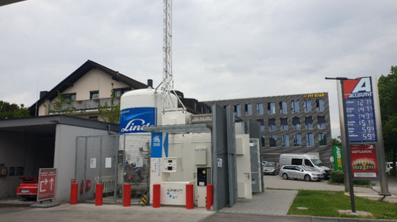 독일엔 세차장 크기 액화수소충전소…수소열차도 달린다