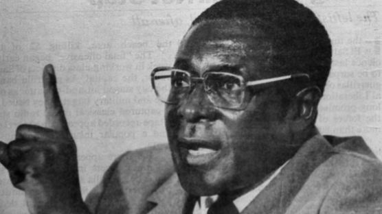 '사상최악 독재자' 무가베 짐바브웨 전 대통령 95세로 사망