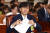 조국 법무부 장관 후보자가 6일 오전 국회 법제사법위원회에서 열린 인사청문회에서 의원들의 질의를 듣고 있다. 오종택 기자