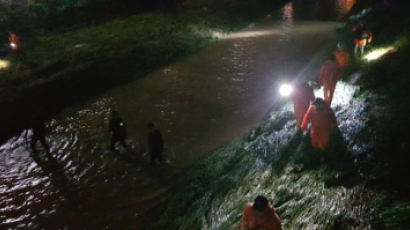 폭우로 불어난 청주 가경천서 10대 학생 실종…수색작업 중