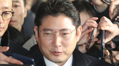 '횡령·배임' 조현준 효성 회장, 1심 징역 2년…법정구속 피해