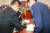 무소속 박지원 의원이 6일 오후 속개된 국회 법제사법위원회 인사청문회에서 조국 후보자에게 후보자의 딸이 받았다는 표창장 사진을 보여주고 있다. [연합뉴스]