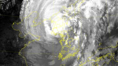 태풍 링링, 초속 54m 역대급 강풍 몰아쳤다···내일부턴 폭우