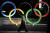 도쿄 올림픽 패럴림픽 개최 1년을 앞둔 지난 7월 23일 도쿄 시내에 설치된 올림픽 앰블렘 앞을 한 남자가 지나가고 있다. [AP=연합뉴스] 