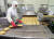 9일 충북 음성 한식 가정간편식(HMR) 전문 기업 사옹원 &#39;대형전&#39; 라인에서 직원이 녹두빈대떡을 제조 과정을 지켜보고 있다.