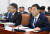 지난 6월 10일 국회에서 열린 제12차 사법개혁 특별위원회 전체회의에서 김오수 법무부 차관(오른쪽)이 의원의 질의에 답변하고 있다. [연합뉴스]