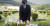 조국 법무부 장관이 14일 부산 기장군 부산추모공원에 있는 고 김홍영 검사 묘소에서 참배하고 있다. [연합뉴스]