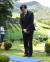 조국 법무부 장관이 14일 고 김홍영 전 검사 묘소에 참배하고 있다. 송봉근 기자 