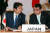 지난해 5월 일본 도쿄에서 열린 한중일 정상회의 당시의 아베 신조 일본 총리와 고노 다로 외상의 모습. [청와대사진기자단]