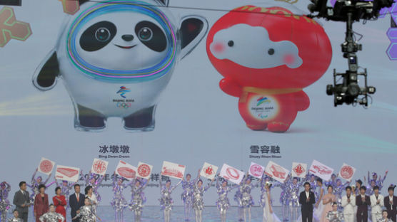 베이징 올림픽 마스코트는 얼음옷 판다…평창·도쿄와 비교해보세요