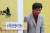유시민 노무현재단 이사장이 지난 4일 서울 종로구 원서동 노무현시민센터 건립부지에서 열린 기공식에서 인사말에 앞서 인사하고 있다. [연합뉴스]
