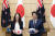 아베 신조 일본 총리와 저신다 아던 뉴질랜드 총리가 19일 공동기자회견을 한 뒤 럭비공을 들고 사진촬영을 하고 있다. [AP=연합뉴스]