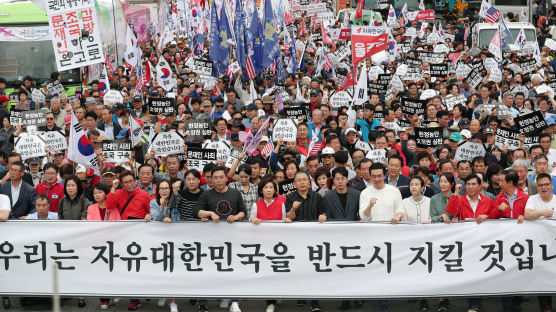한국당, 광화문서 '조국 파면' 집회…민주당 "신독재론" 비판