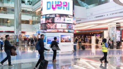 두바이 공항, '수상한 드론'에 15분간 운항 중단