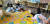 서울대 생협 노동자들이 휴게 공간이 부족해 식당 바닥에 야외용 돗자리를 깔고 쉬고 있는 모습 [제공 비정규직 없는 서울대 만들기 공동행동]