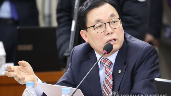 한국당 "화성연쇄살인 용의자 공개, 조국 물타기용 의심"