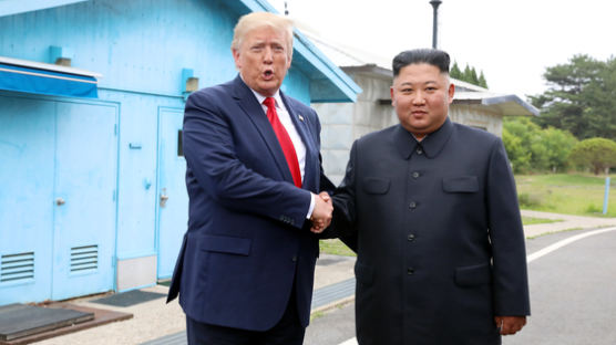 트럼프 ‘3차 북미회담’ 시기 질문에 “김정은과 곧 만날 수 있다”