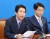 더불어민주당 이인영 원내대표(왼쪽)가 24일 오전 국회에서 열린 원내대책회의에서 발언하고 있다. [연합뉴스]