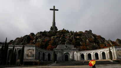 스페인 대법원 "독재자 프랑코 유해 국립묘역서 파내라"