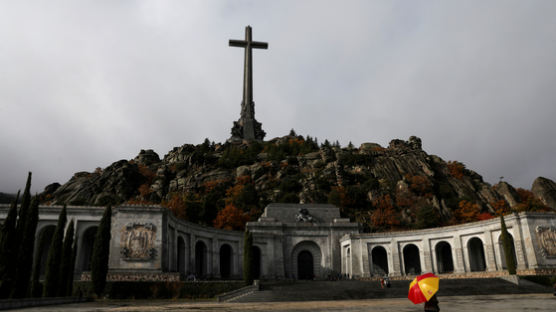 스페인 대법원 "독재자 프랑코 유해 국립묘역서 파내라"